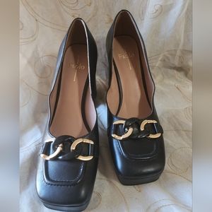 PAOLO Bold Block Heel Square Toe Leather Platform Pump And Metal Chain Keep